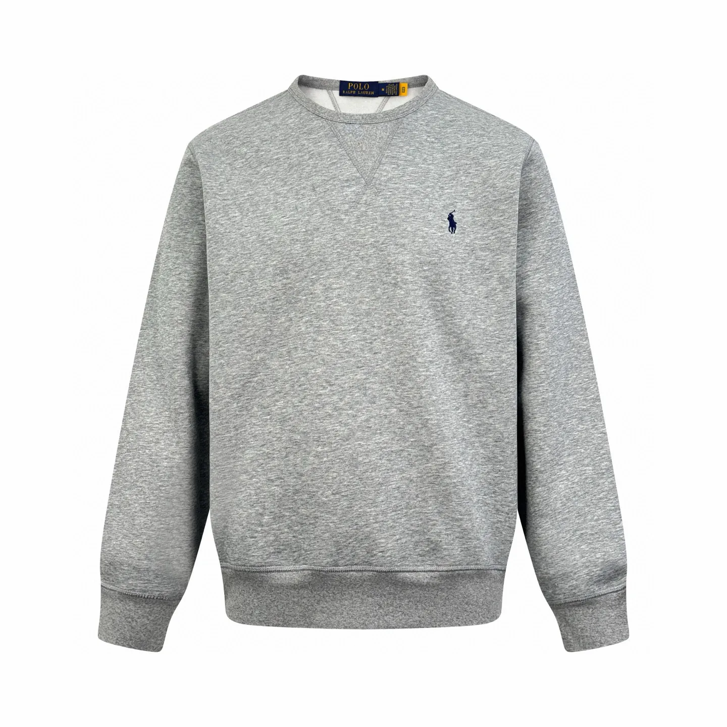 🅿️320 [Exclusive supply] Ralph Lauren pony embroidered round neck sweatshirt (grey). The original version was purchased and developed for 1,690. The fabric is made of customized cloud-like honey cotton fleece sweatshirt material. It feels delicate and comfortable against the skin. It is based on matte gray and comes with a soft light filter. The exquisite indigo pony logo is embellished. It is highly recognizable. It has an atmosphere of freedom and vitality. A symphony of pure and smart colors. Outline high-end silhouettes with extreme simplicity and become the focus of vision. Demonstrate taste in silence, using imported machine embroidery technology. Use advanced computer control systems and precision mechanical components to achieve iconic pony embroidery operations. High precision. The lines are smooth and delicate, using the Hasuo process. Sewing with specific machines. Hasuo has high fastness and adds visual effects. It is time-consuming and labor-intensive, and the fabrics have been washed. It has a better hand feel and texture. It is not easy to deform and is not easy to shrink. Not easy to fade and maintain long-lasting beauty. Size:S-M-L-XL